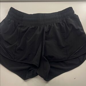 Lululemon Hotty Hot Low Rise Shorts Size 4 2.5 Inseam